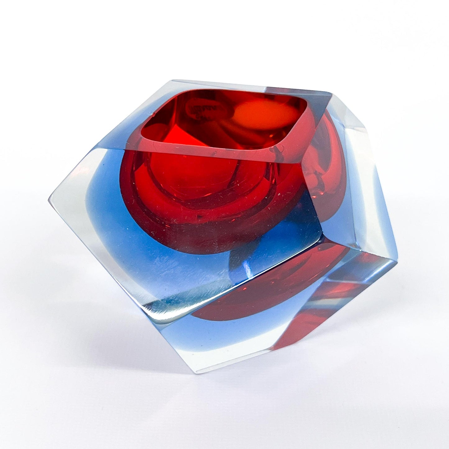 Facetierter Sommerso Aschenbecher, Murano, Glas, Rot-Blau