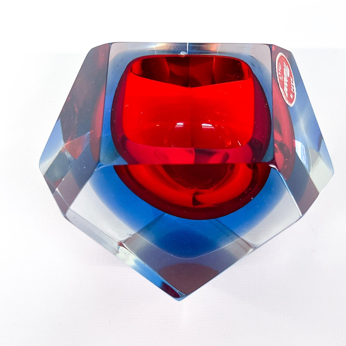 Facetierter Sommerso Aschenbecher, Murano, Glas, Rot-Blau