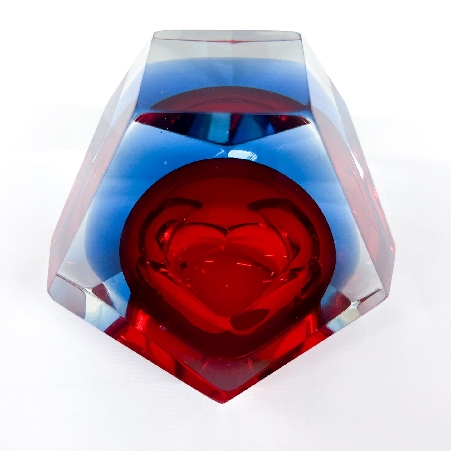Facetierter Sommerso Aschenbecher, Murano, Glas, Rot-Blau