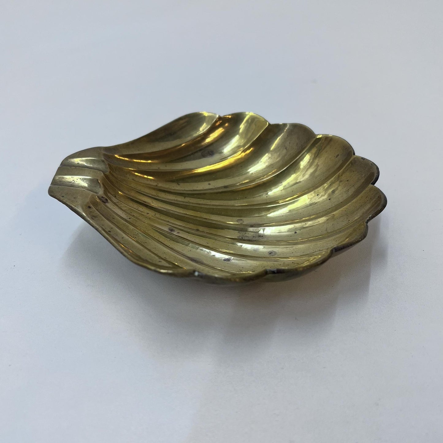 Aschenbecher Muschelform, Messing