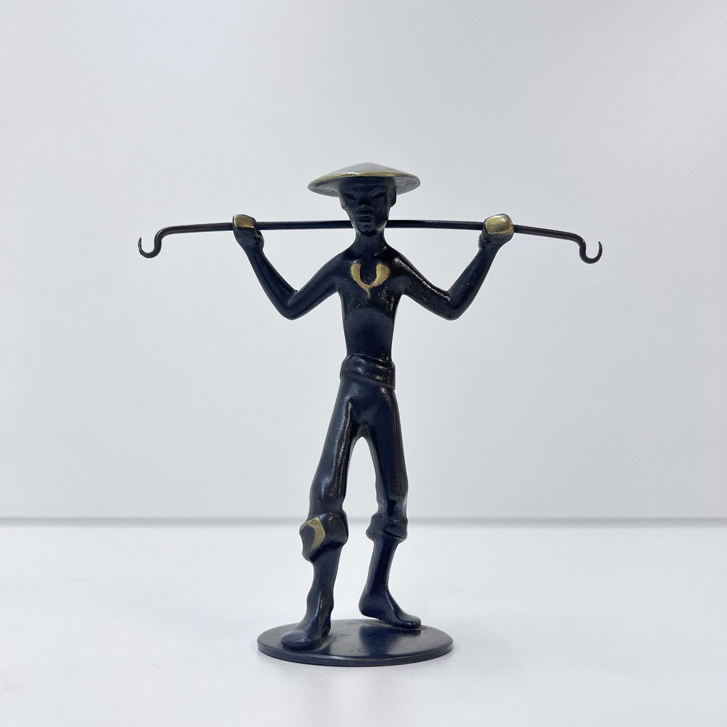 Asiatische Männerfigur