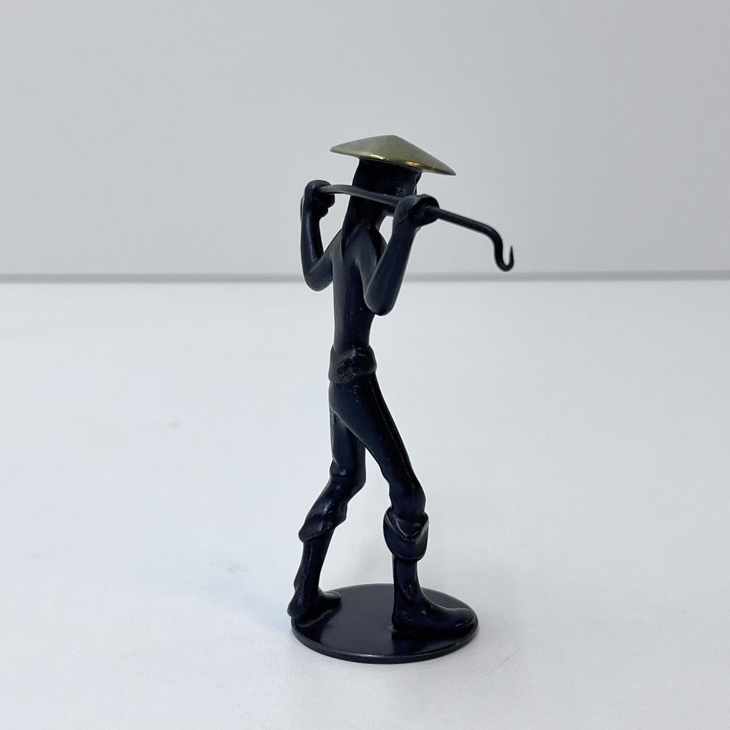 Asiatische Männerfigur