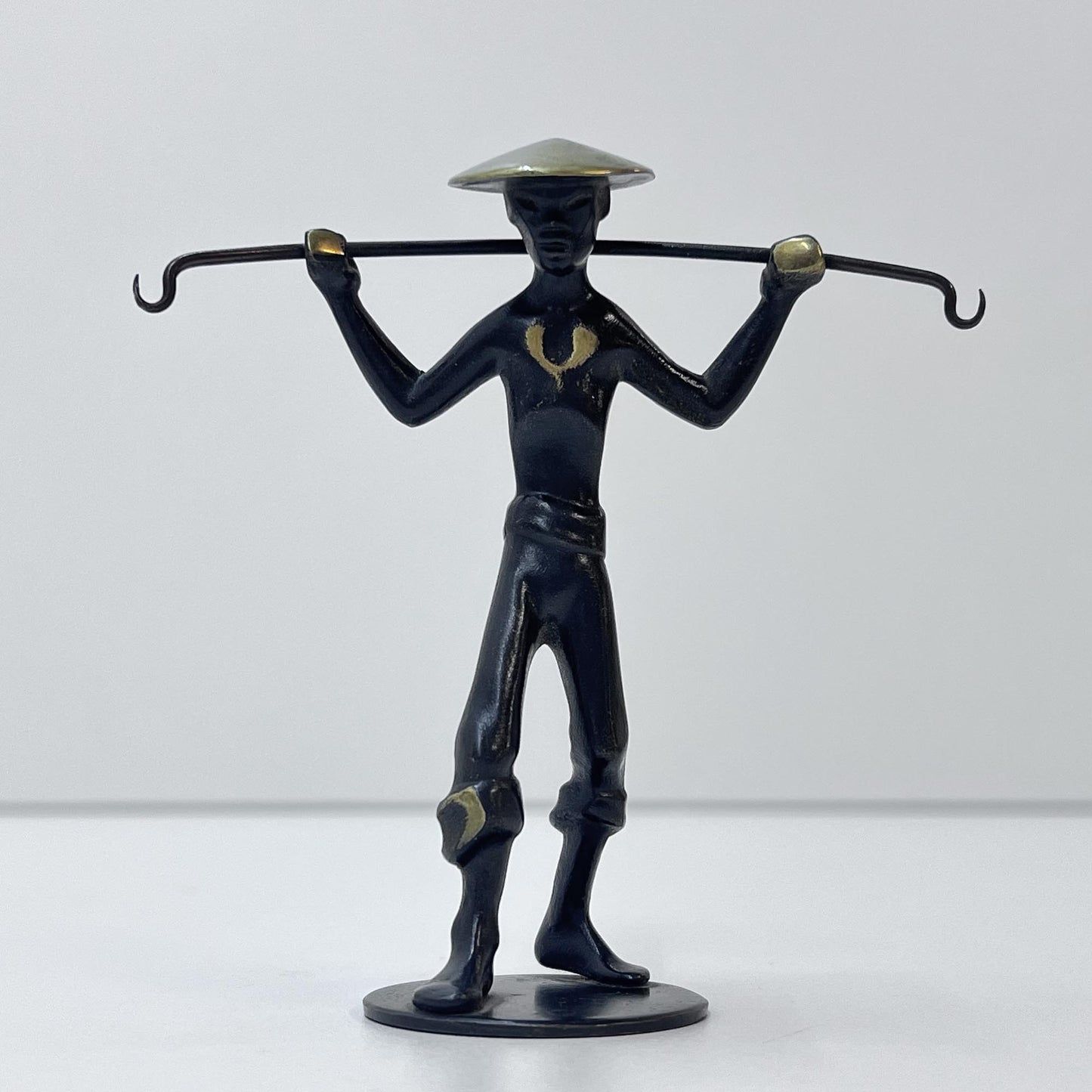 Asiatische Männerfigur