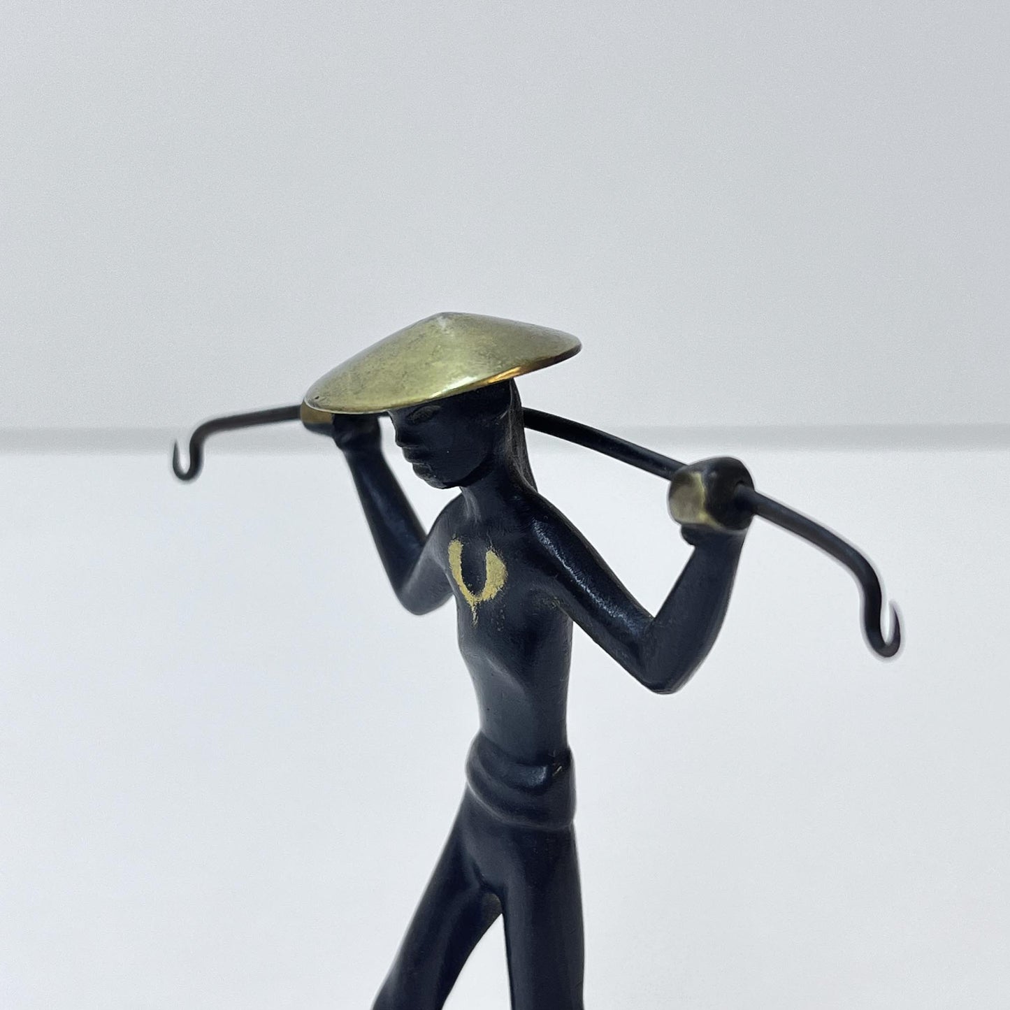 Asiatische Männerfigur