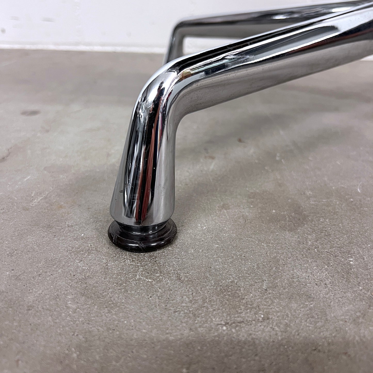 Eames Aluminium Chair Conference EA 108, Vitra, Leder, Grau