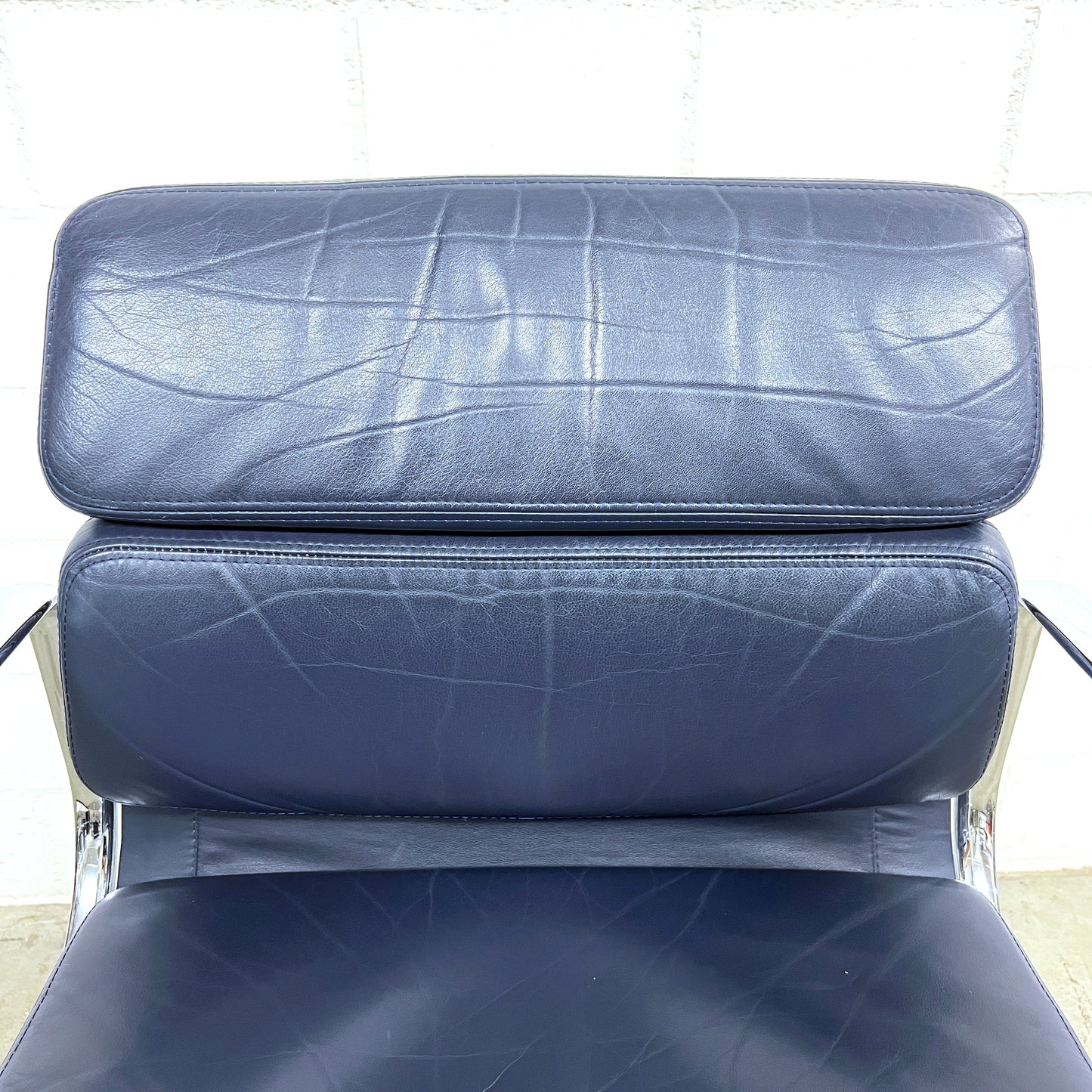 Eames Soft Pad Chair EA 208, Vitra, Leder, Blau