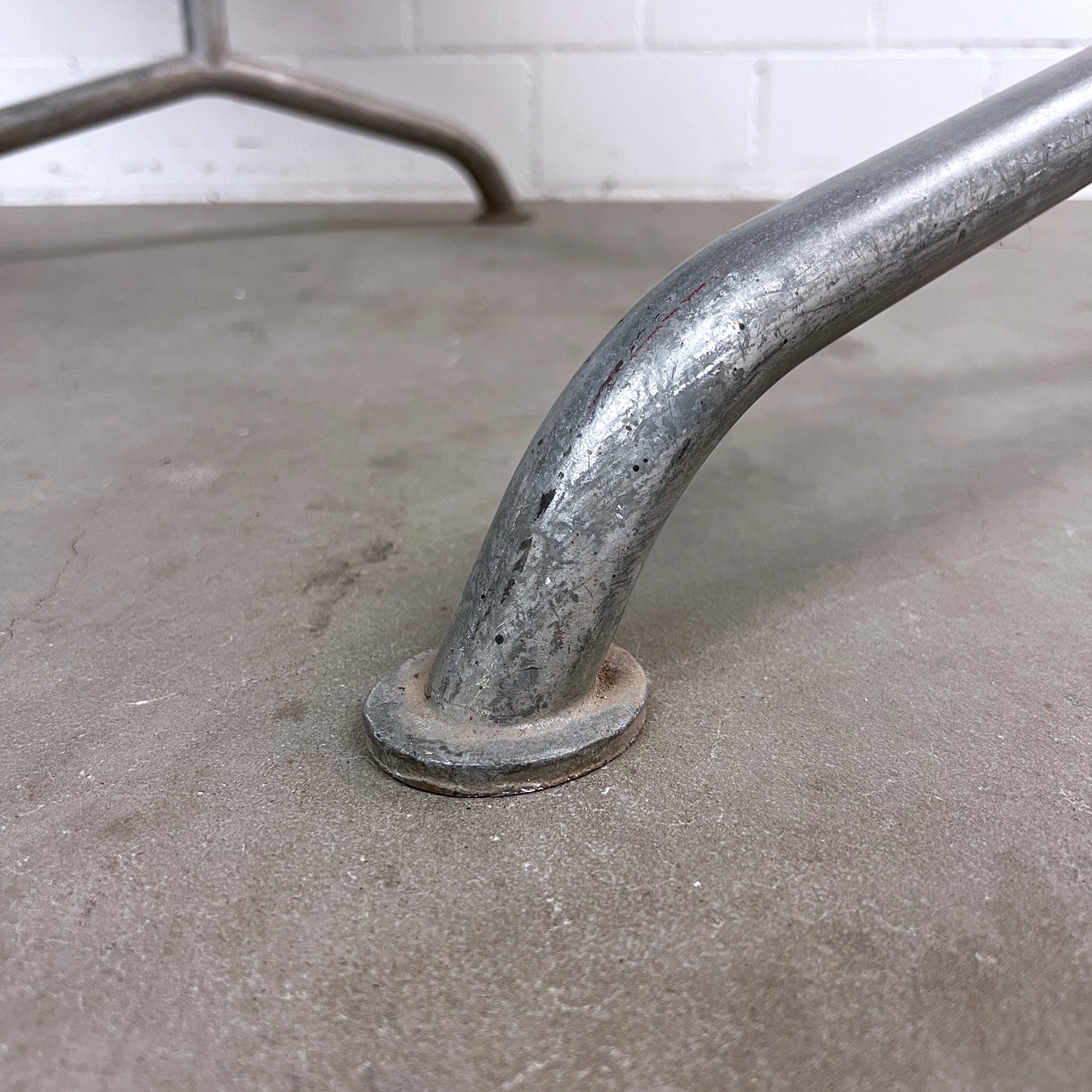 Gartentisch von Embru, rot