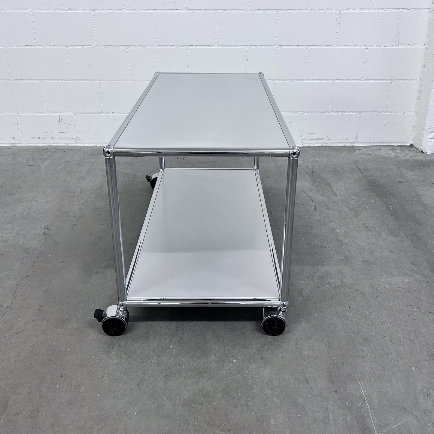 USM Fernseh-Lowboard, Mattsilber