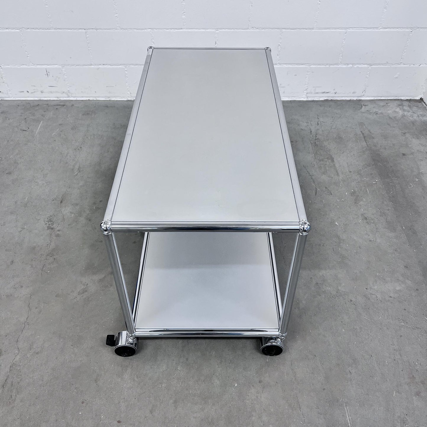 USM Fernseh-Lowboard, Mattsilber