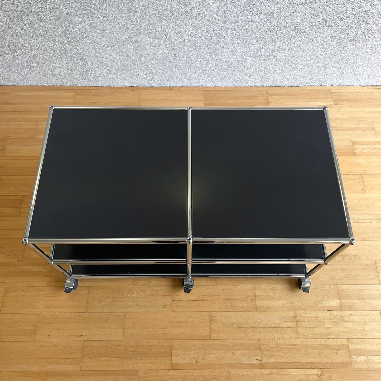 USM Fernsehmöbel auf Rollen, Graphitschwarz