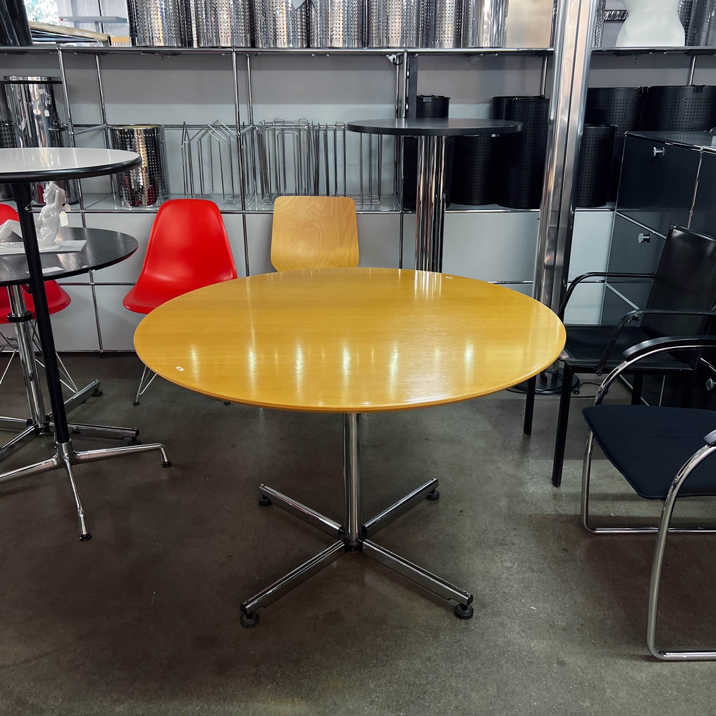 USM Kitos Occasion Tisch, rund, 110cm, Buche furniert