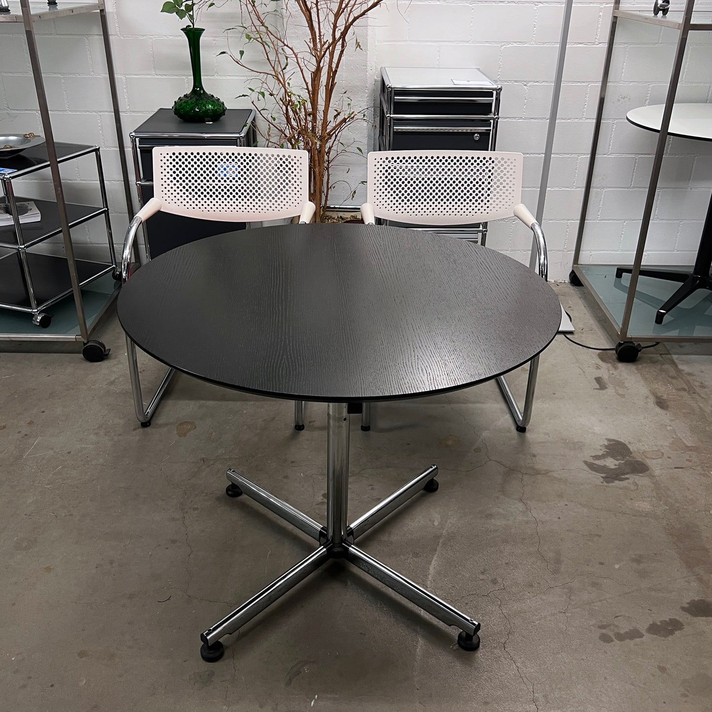 USM Kitos, rund, 90cm, Eiche furniert, schwarz