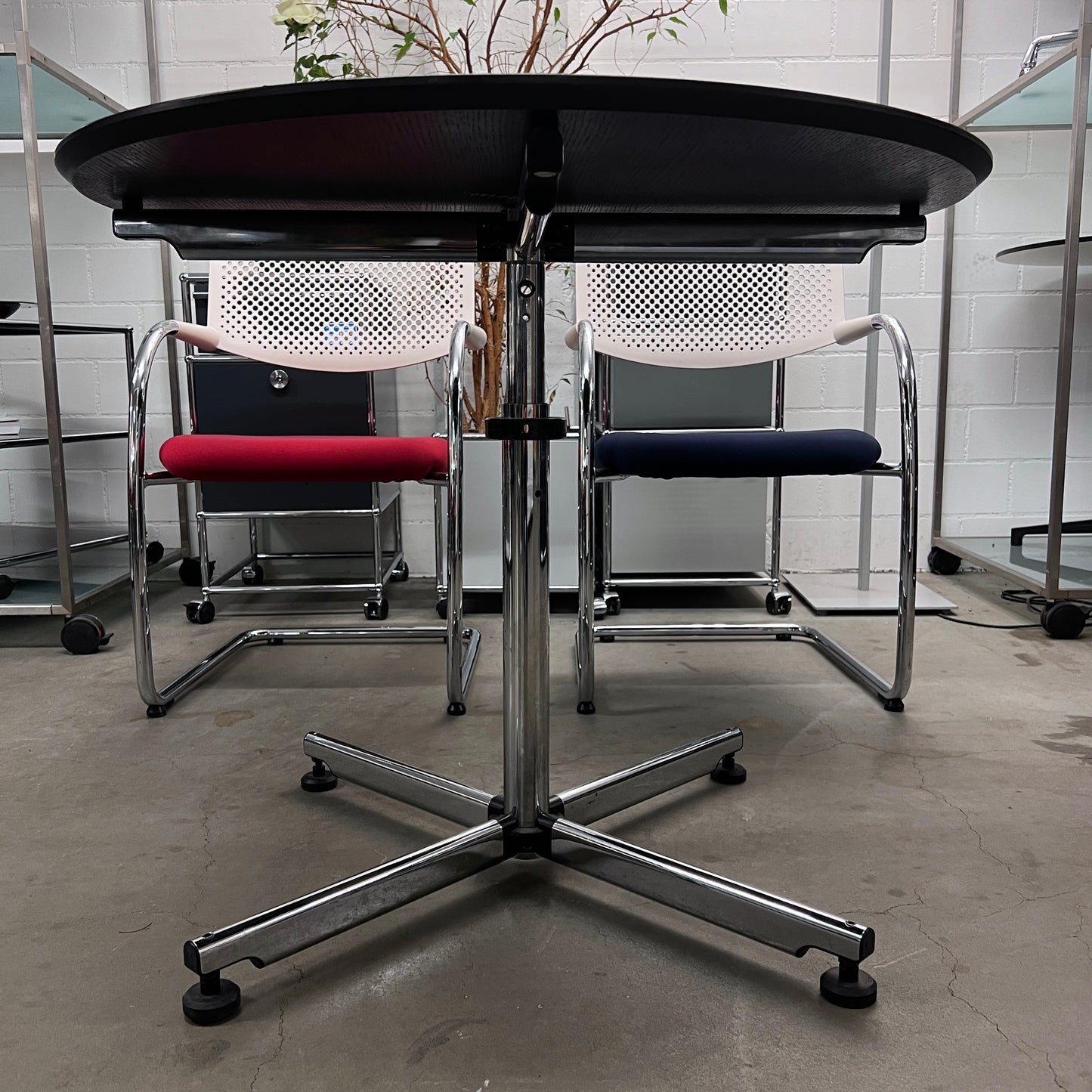 USM Kitos, rund, 90cm, Eiche furniert, schwarz