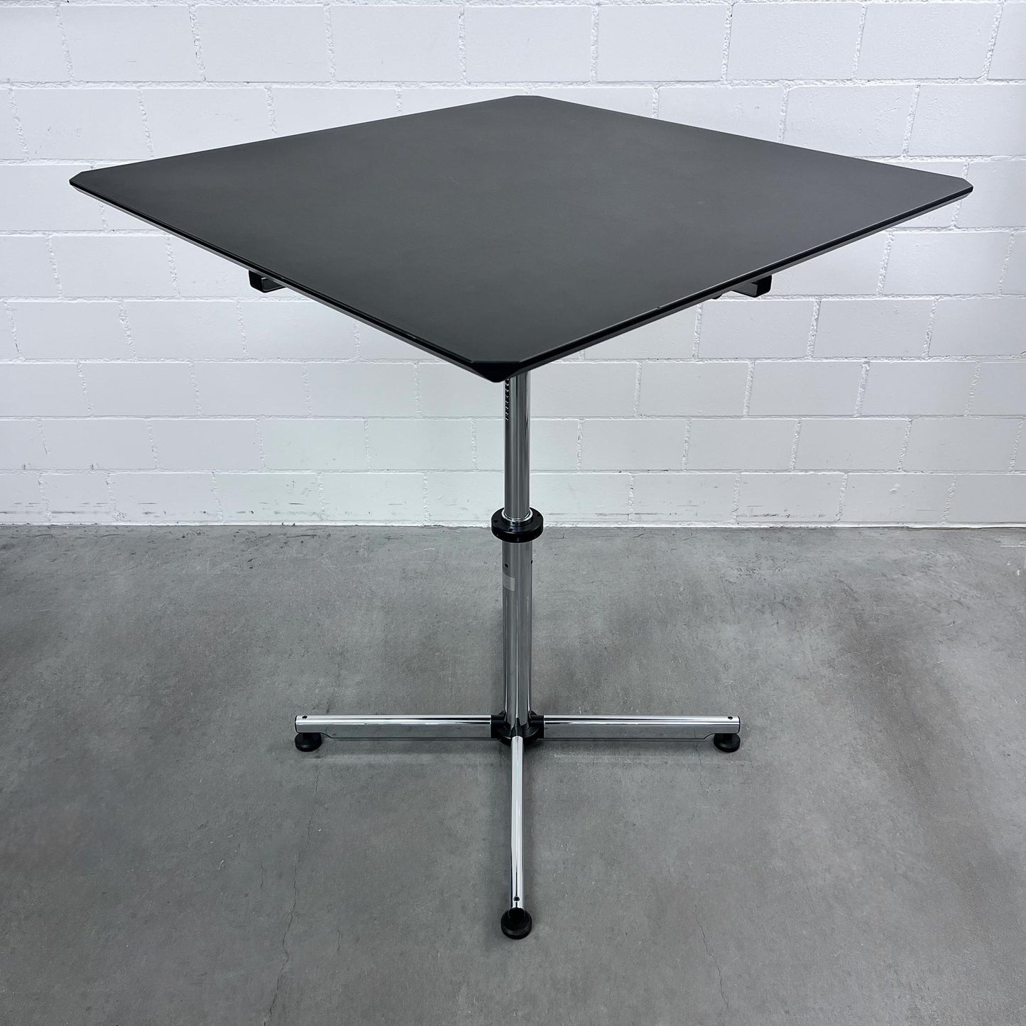 USM Kitos Tisch, Linoleum Schwarz