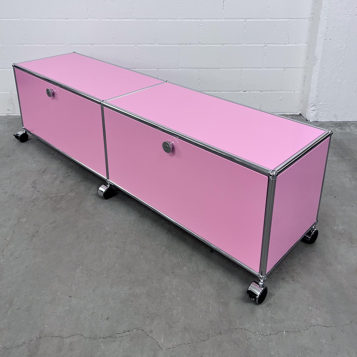 USM Lowboard, rosa, Spezialfarbe