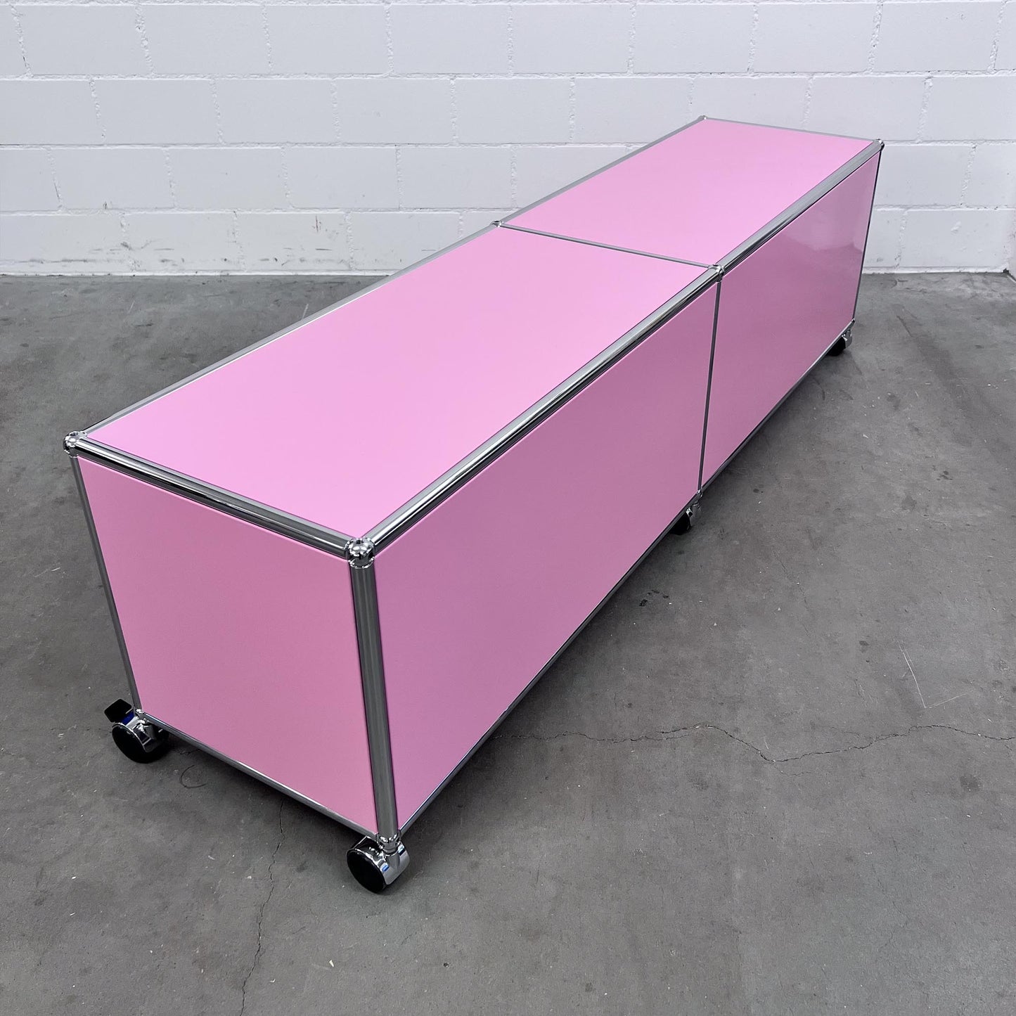 USM Lowboard, rosa, Spezialfarbe