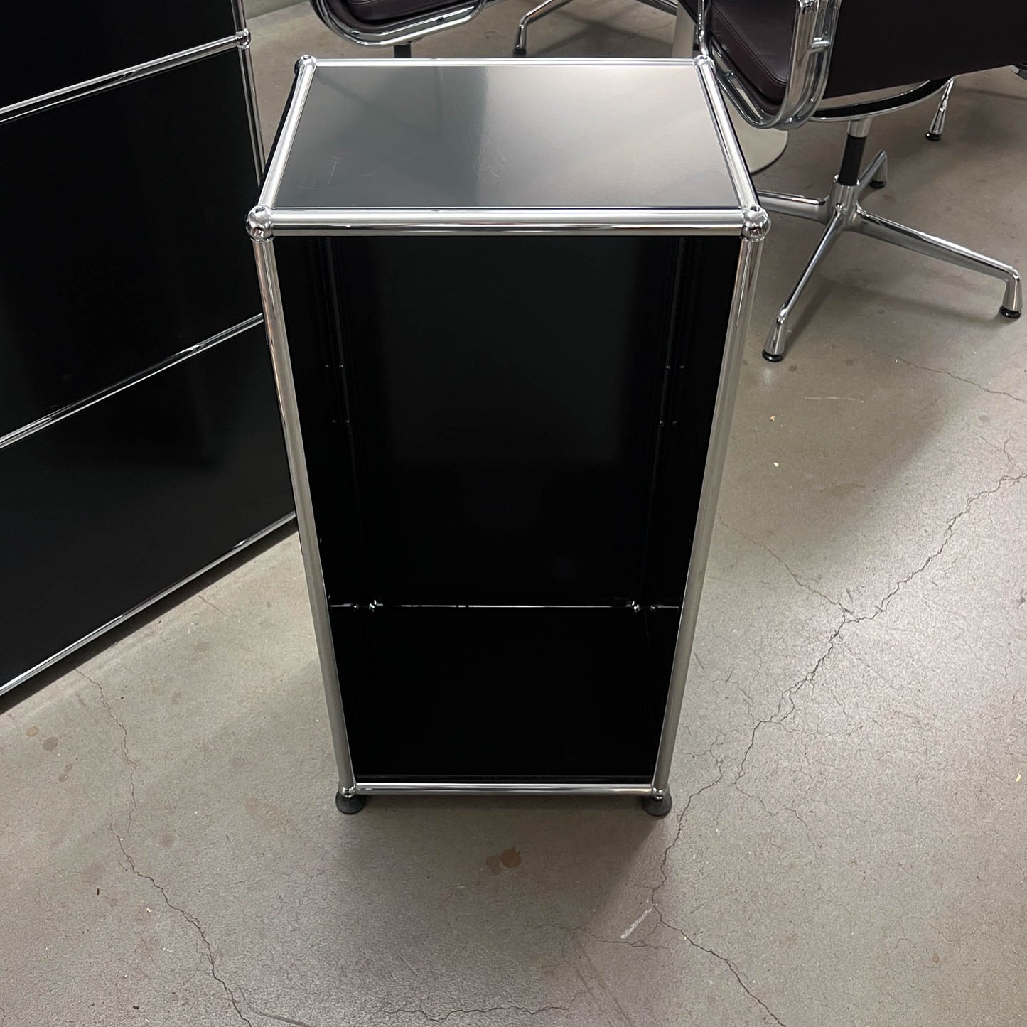 USM Occasion Regal, Graphitschwarz