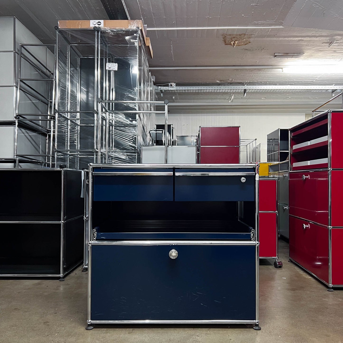 USM Organisationsmöbel, Stahlblau, Ausziehtüre, Ausziehtablar, 2 A6 Schubladen