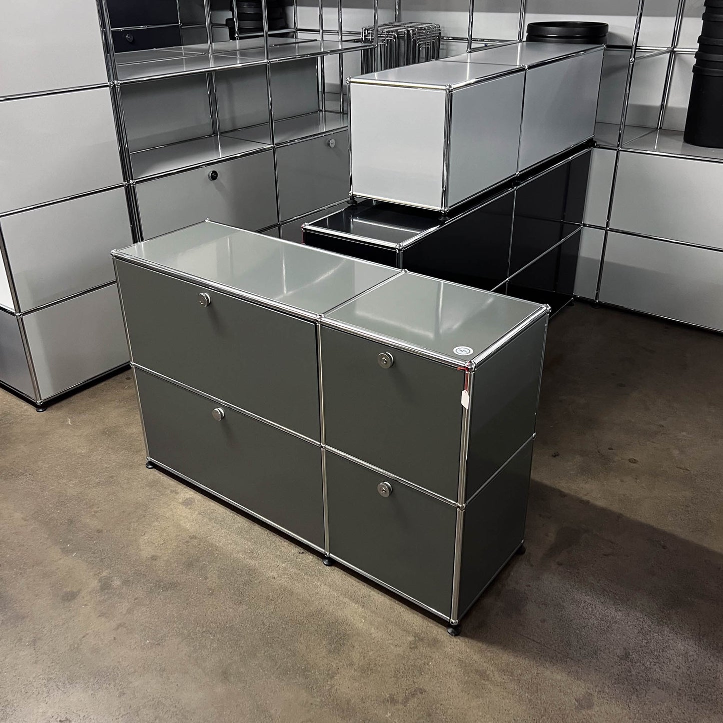 USM Regal, 4 Klapptüren, Mittelgrau