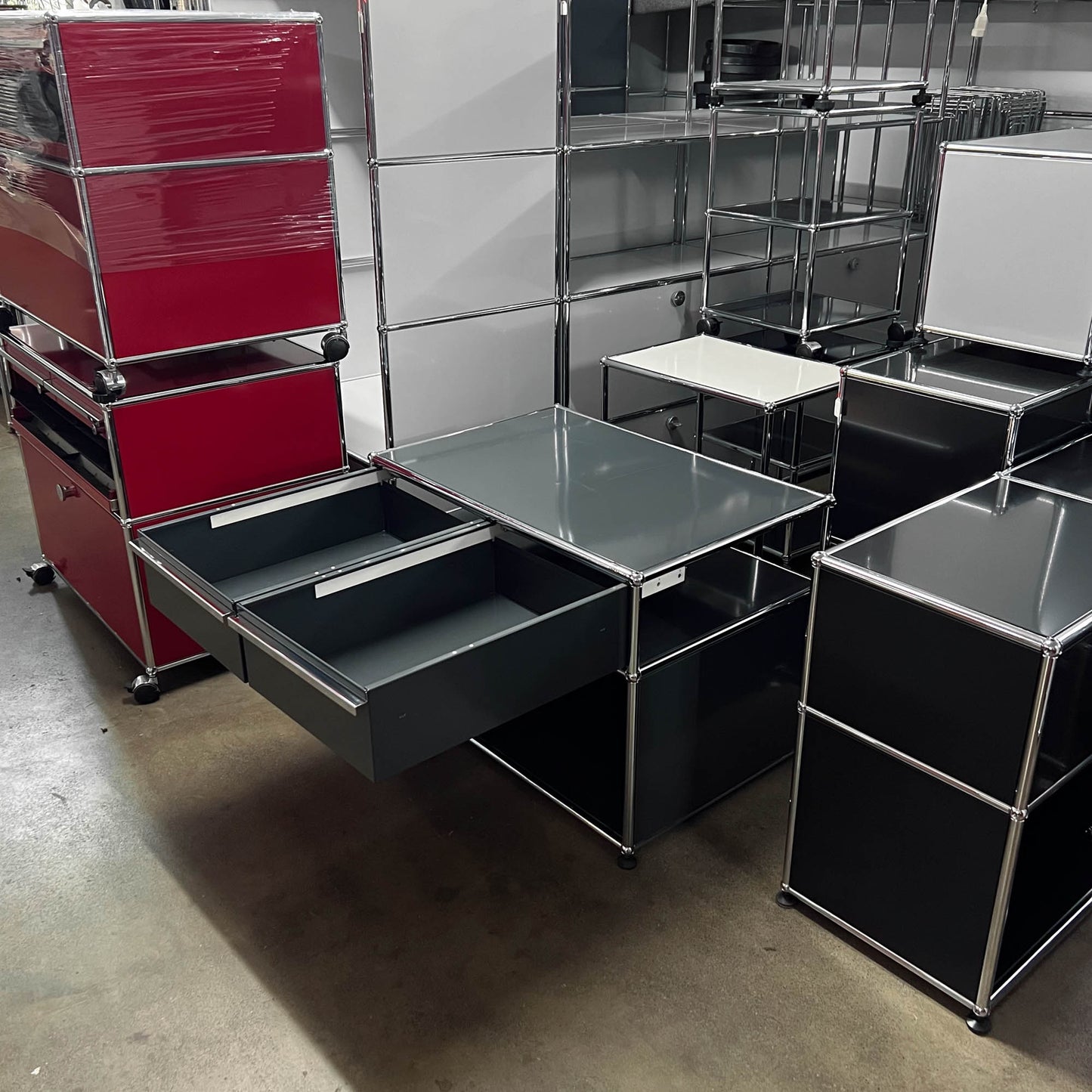 USM Regal, Anthrazitgrau, 2 A6 Schubladen