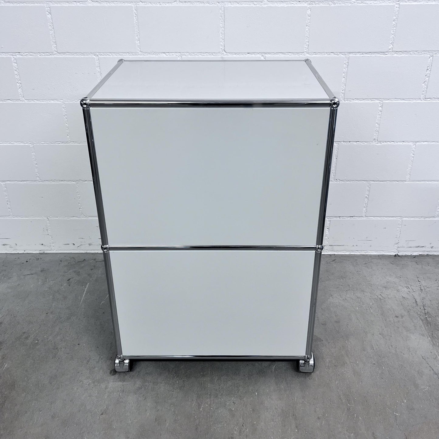 USM Regal, Lichtgrau, Ausziehtüren