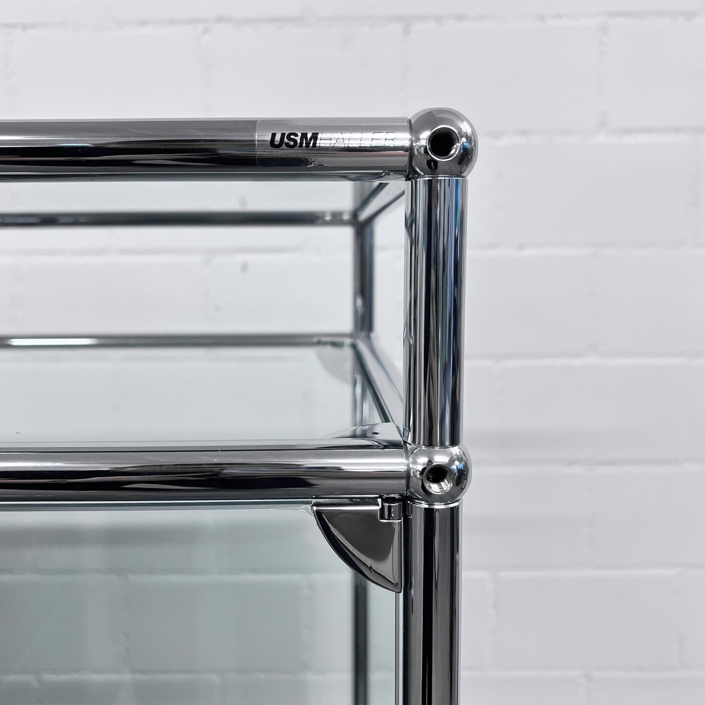 USM Regal mit Vitrine und Glasablage, Graphitschwarz