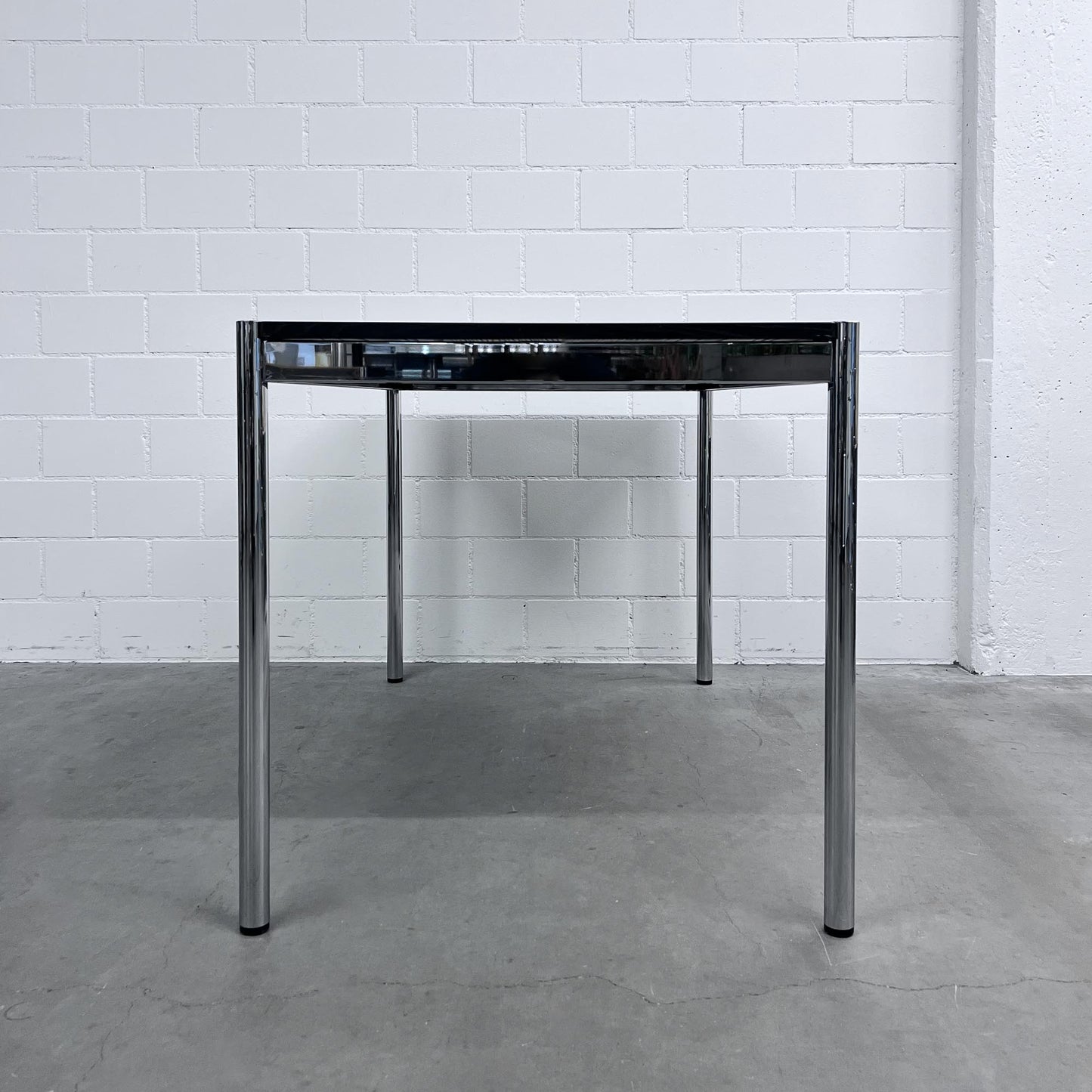 USM Tisch, Eiche Schwarz furniert, 125x75cm, Q2