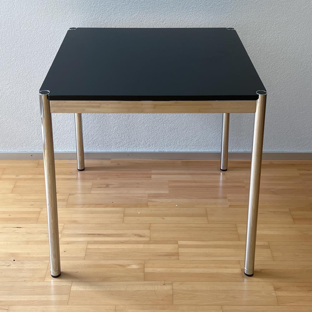 USM Tisch, Eiche Schwarz, 75x75cm