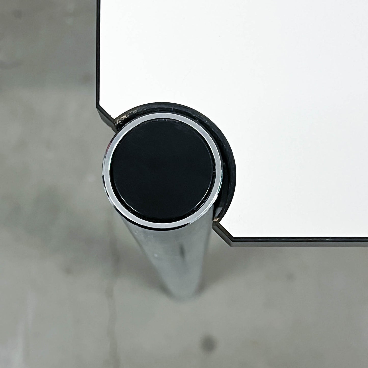 USM Tisch, Kunstharz Perlgrau, Spezialgrösse, Q3