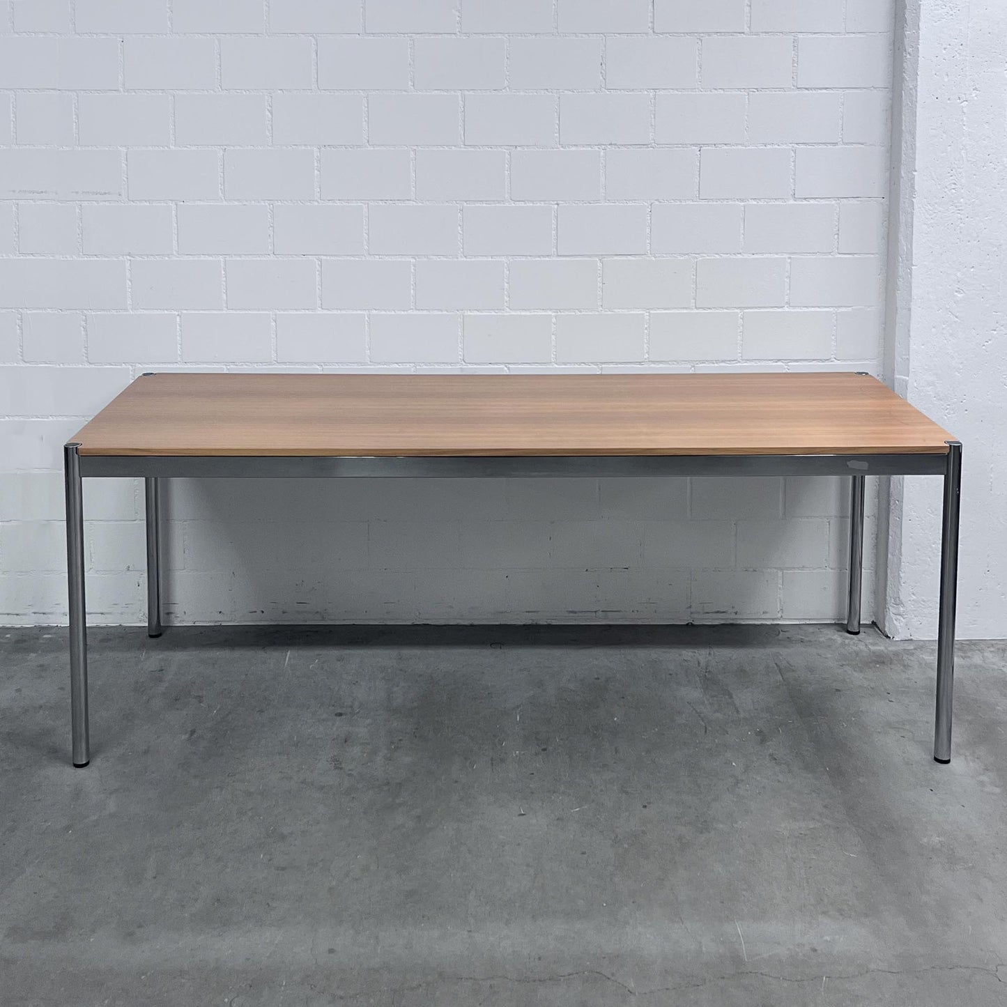 USM Tisch, Nussbaum furniert, 200x75cm, Q2