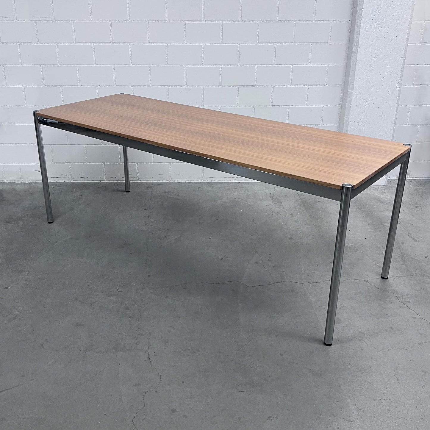 USM Tisch, Nussbaum furniert, 200x75cm, Q2