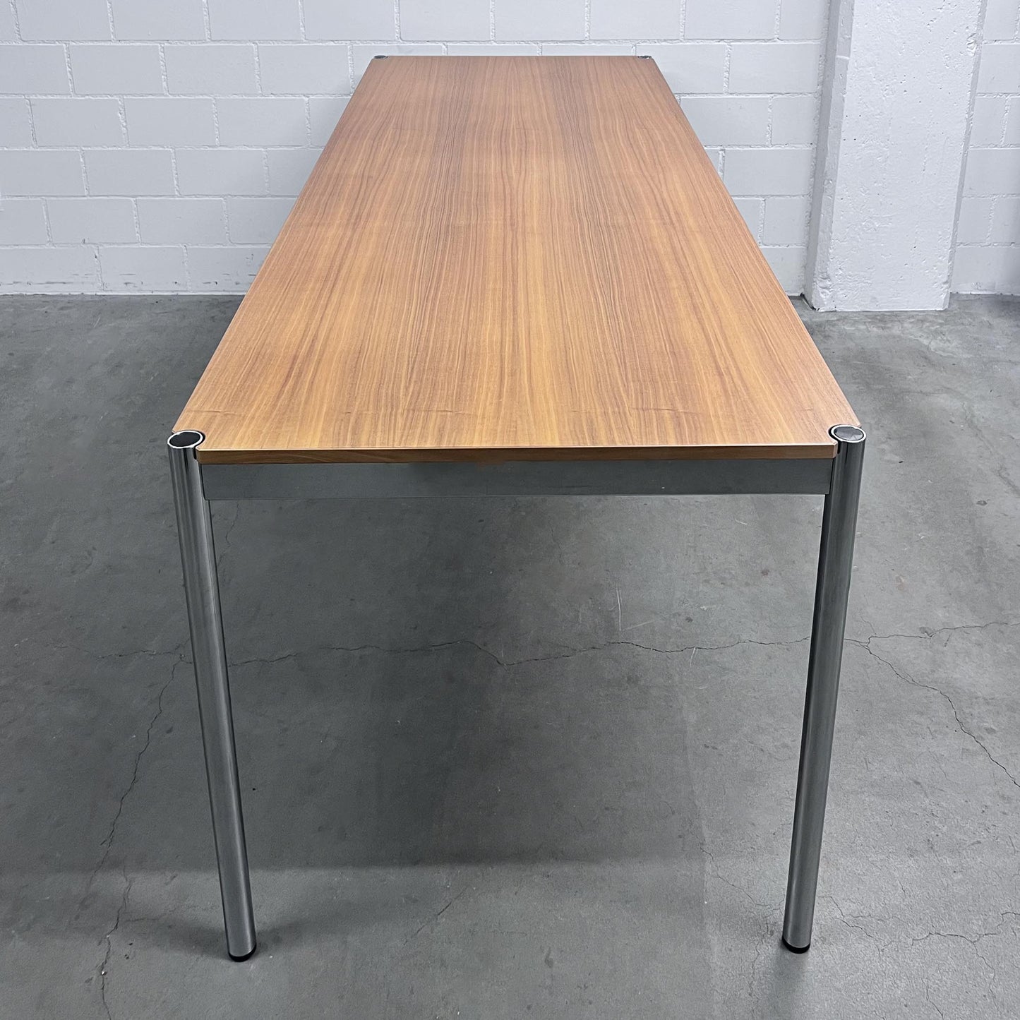 USM Tisch, Nussbaum furniert, 200x75cm, Q2