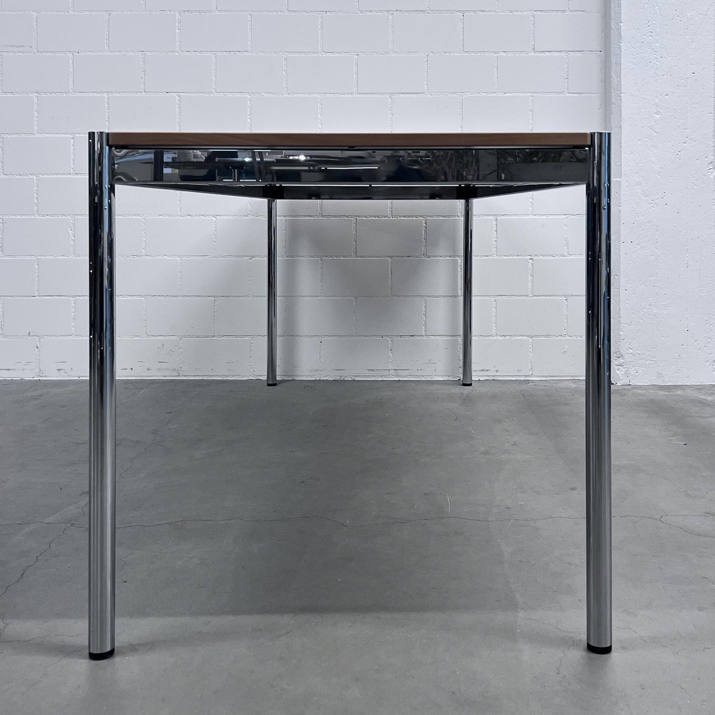USM Tisch, Nussbaum furniert, 200x75cm, Q2