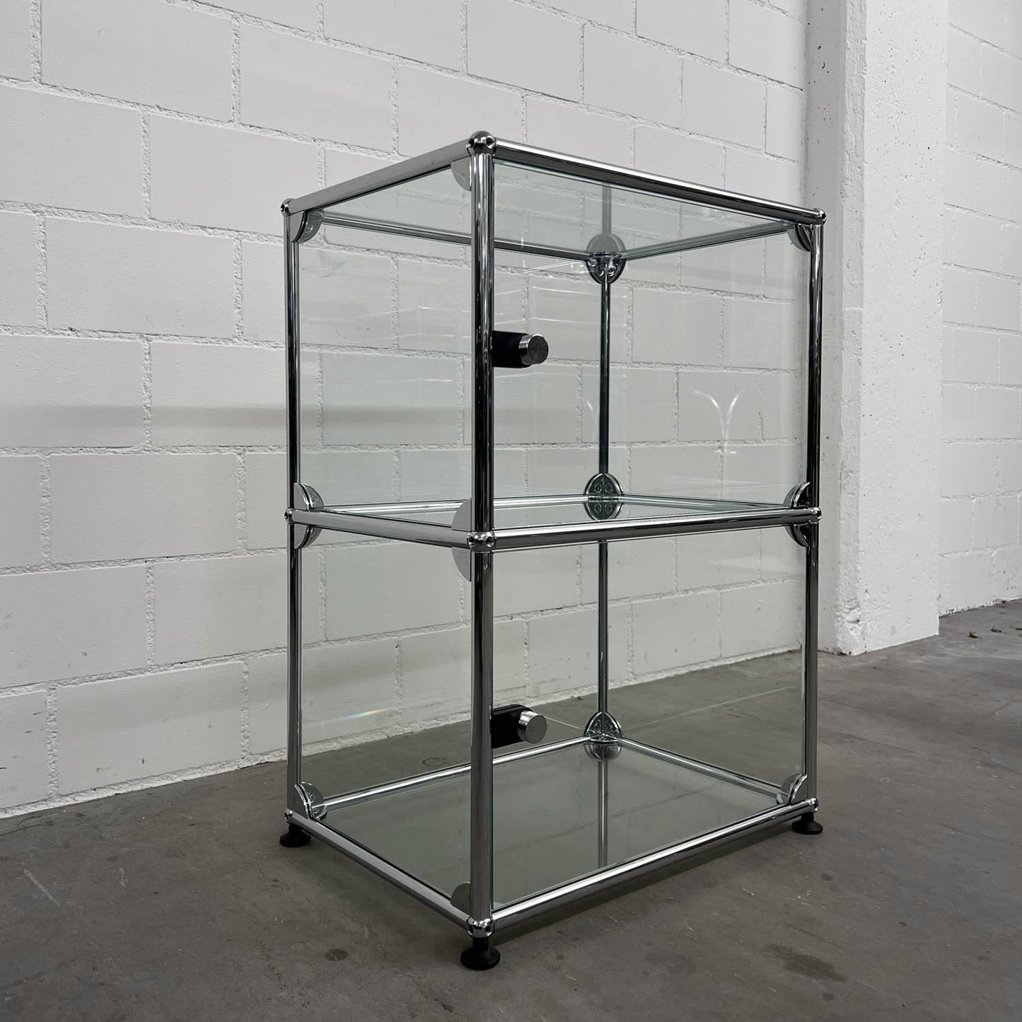 USM Vitrine mit 2 Glastüren
