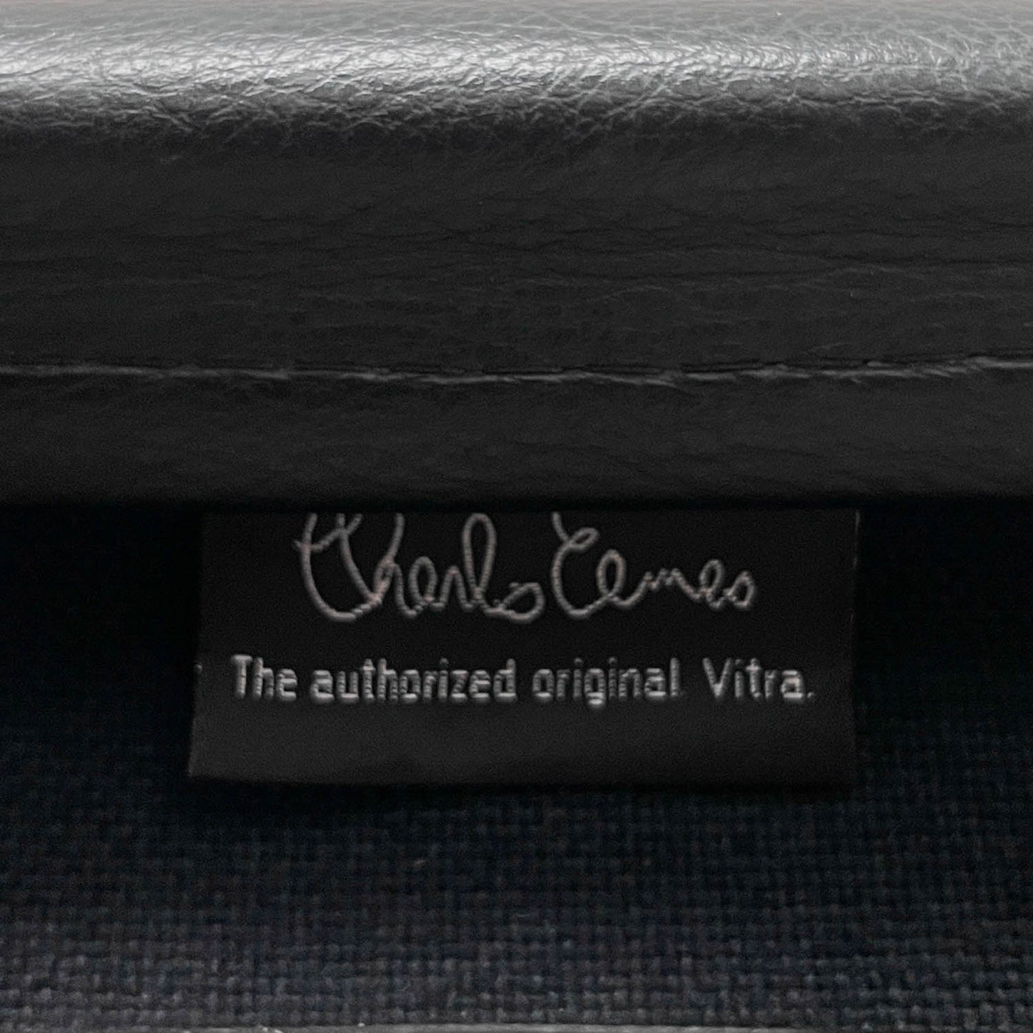 Vitra Soft Pad Chair EA 208, Schwarz