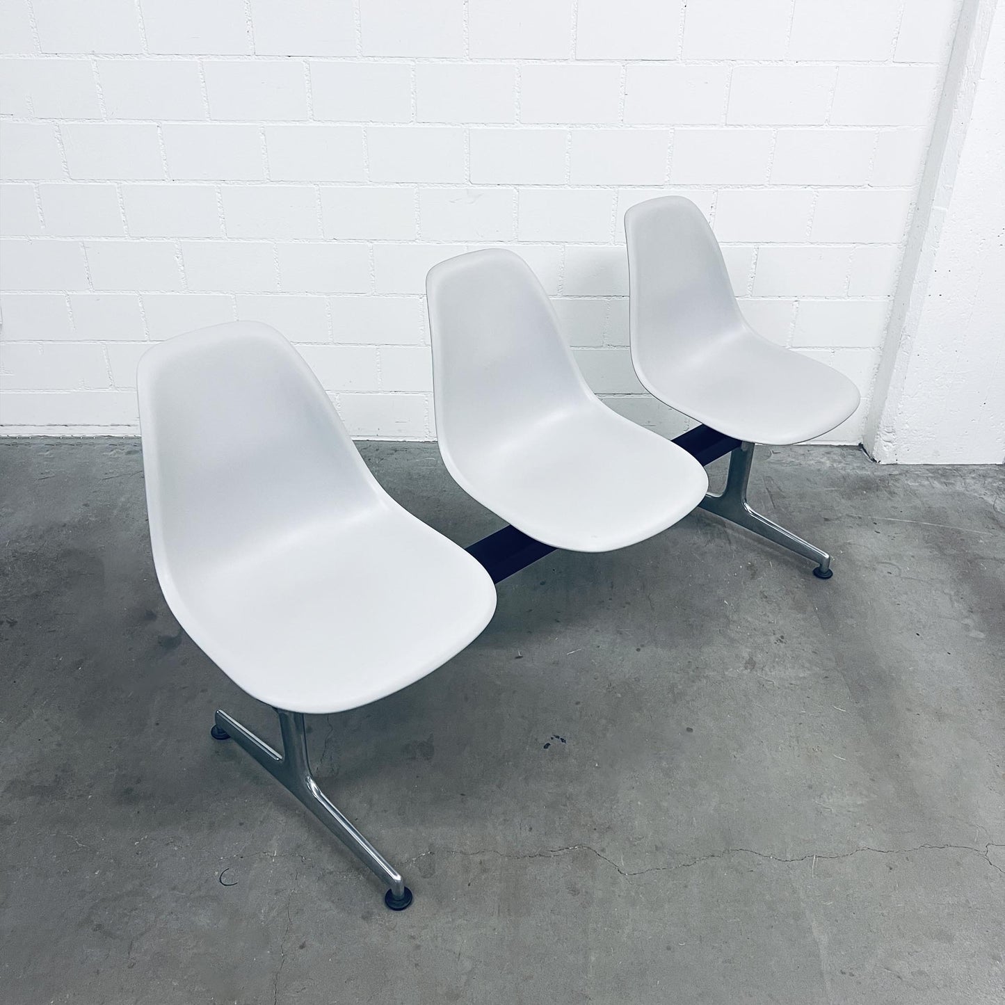 3 Sitzer Bank, Hellgrau, Vitra Charles Ray Eames, Vitra