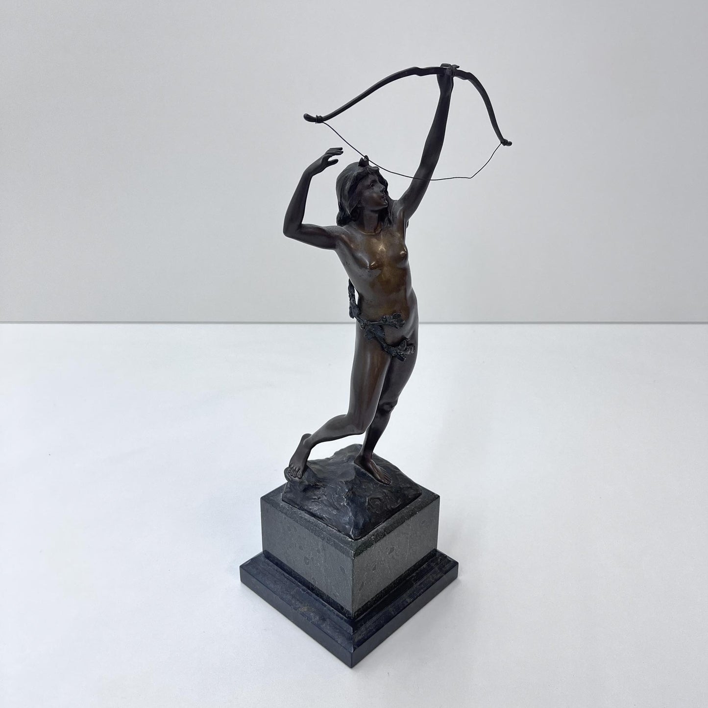 Bronzefigur Diana, Göttin der Jagd, Art Déco