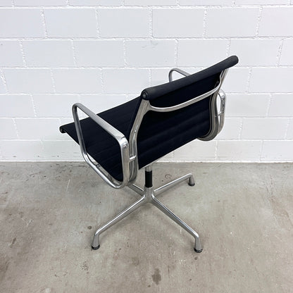 Eames Aluminium Chair EA 108, Vitra, Hopsak, Schwarz