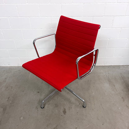 Eames Aluminium Chair EA 108, Vitra, Hopsak, Rot