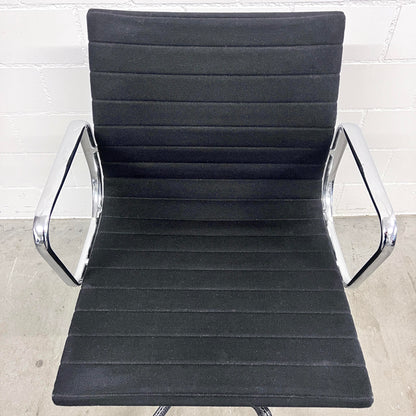 Eames Aluminium Chair EA 117 Work, Vitra, Hopsak, Schwarz