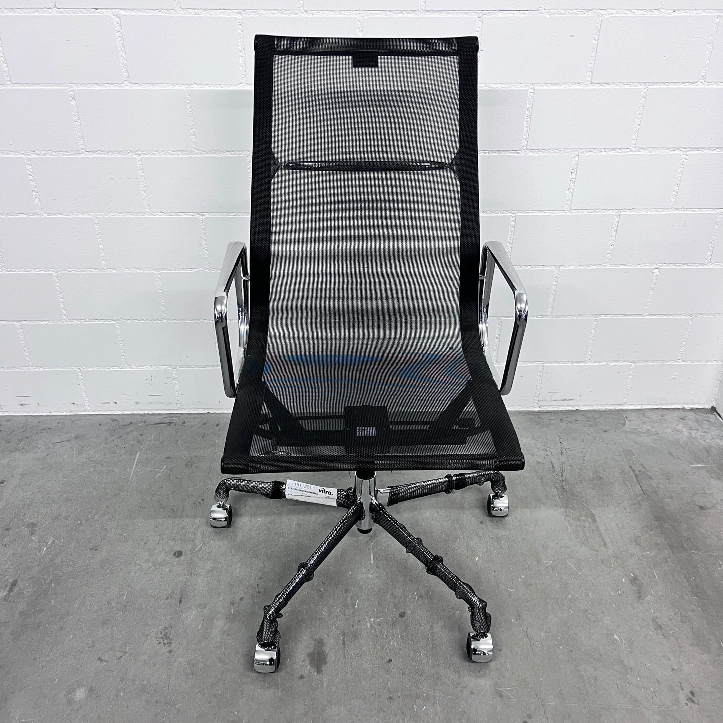 Eames Aluminium Chair EA 119 Work Vitra Netz Schwarz Solutionpool 