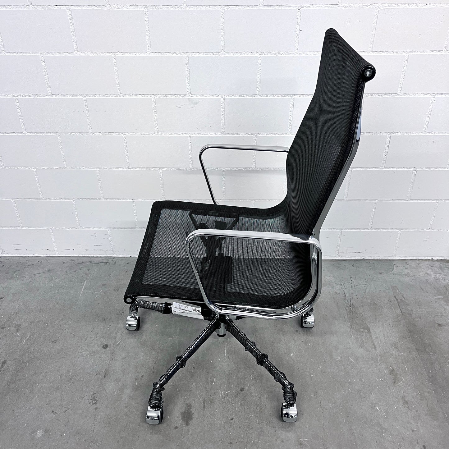 Eames Aluminium Chair EA 119 Work Vitra Netz Schwarz Solutionpool 