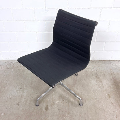 Eames Aluminium Chair EA 205, Vitra, Hopsak Schwarz