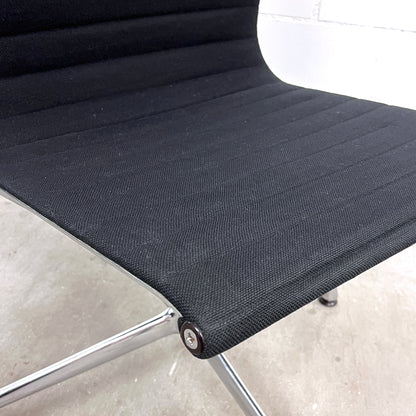 Eames Aluminium Chair EA 205, Vitra, Hopsak Schwarz