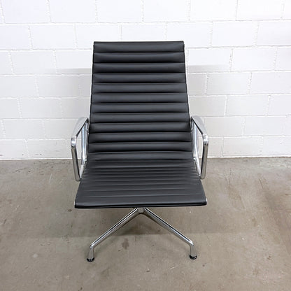 Eames Aluminium Chair Lounge EA 124, Vitra, Leder, Schwarz