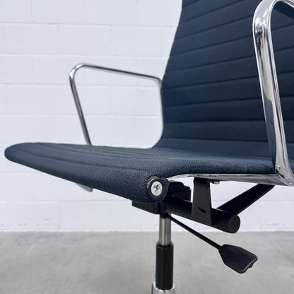 Eames Bürostuhl EA 119, Vitra, Hopsak, schwarz