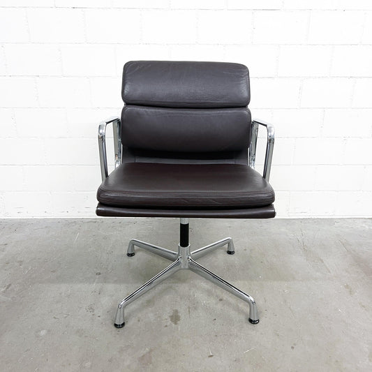 Eames Soft Pad Chair EA 208, Vitra, Leder, Braun