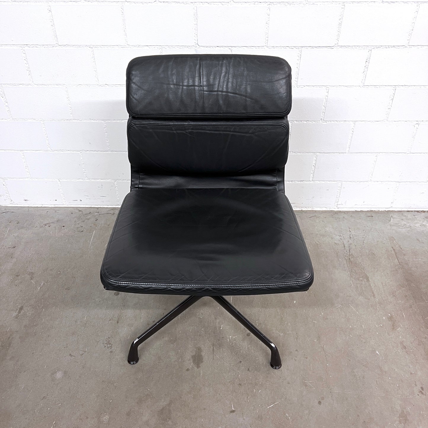 Eames Soft Pad Chair EA 205, Herman Miller, Leder, Schwarz
