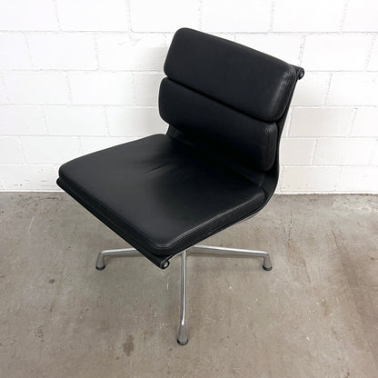Eames Soft Pad Chair EA 205, Vitra, Leder, Schwarz
