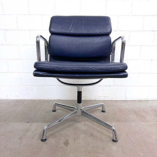 Eames Soft Pad Chair EA 208, Vitra, Leder, Blau
